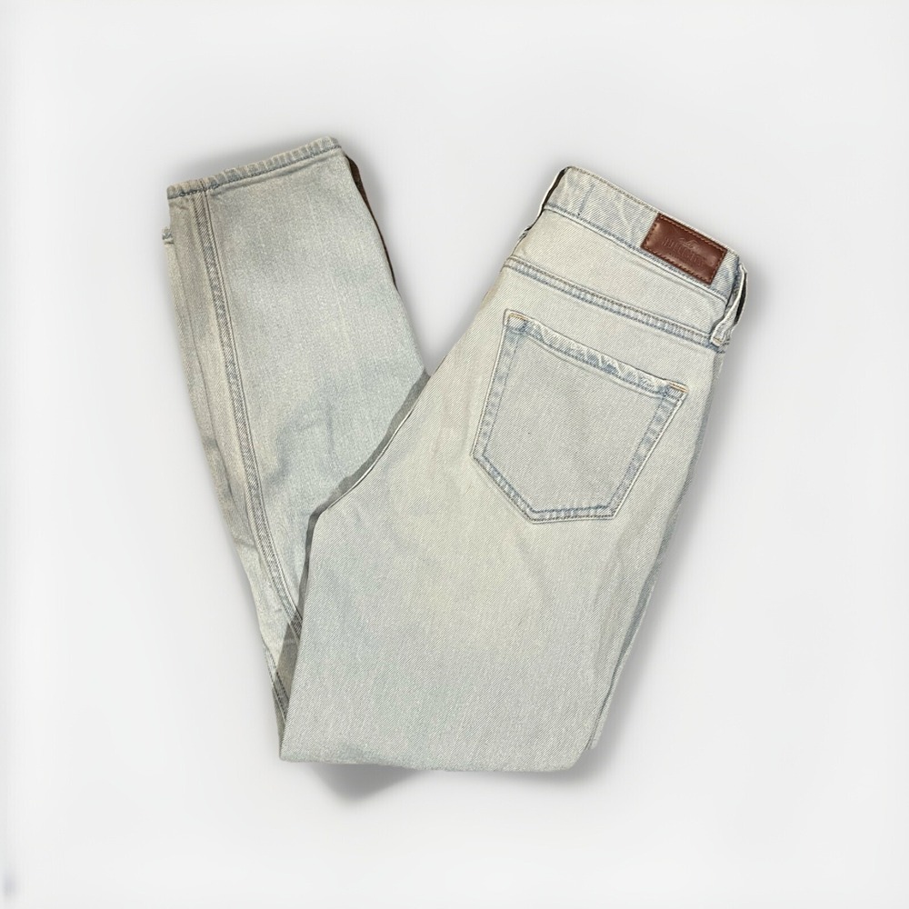 Hollister Woman's Light Wash Distressed‎ Denim Jeans High Rise Size 1